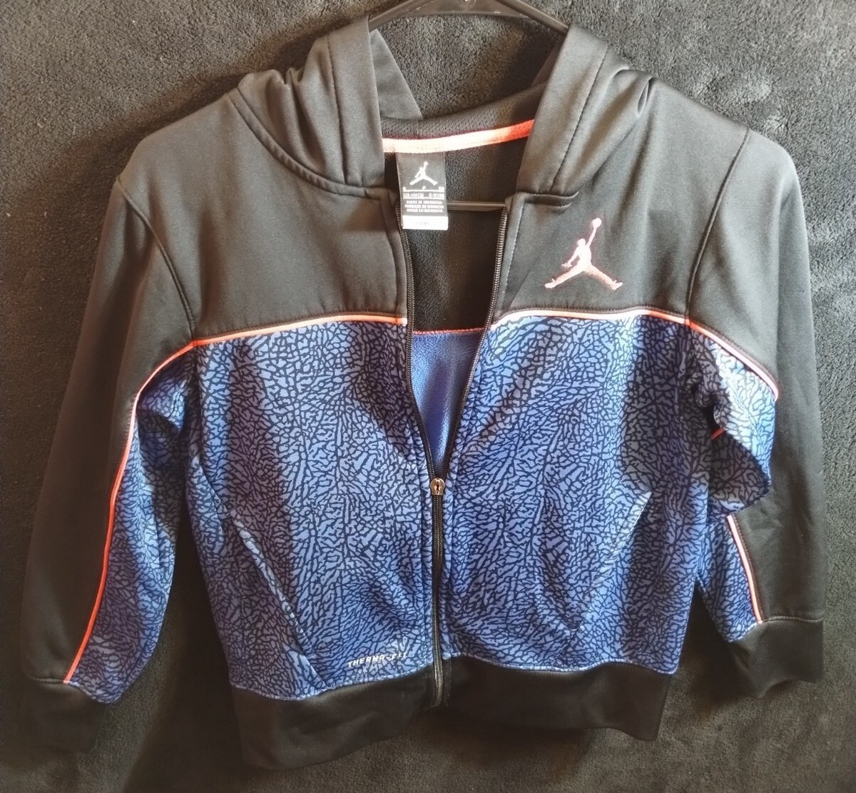 nike jordan therma hoodie