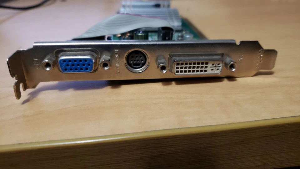 HP ATI Radeon X300 SE 128MB DDR SDRAM PCI Express x16 Graphics adapter - Image 2 of 4