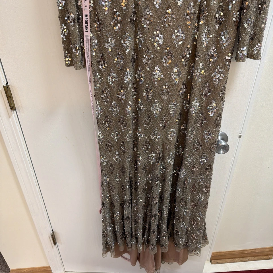 Mac Duggal 5021 Gold Lattice Sequin Long-Sleeve Formal Evening Gown Size 12 - Image 3 of 4