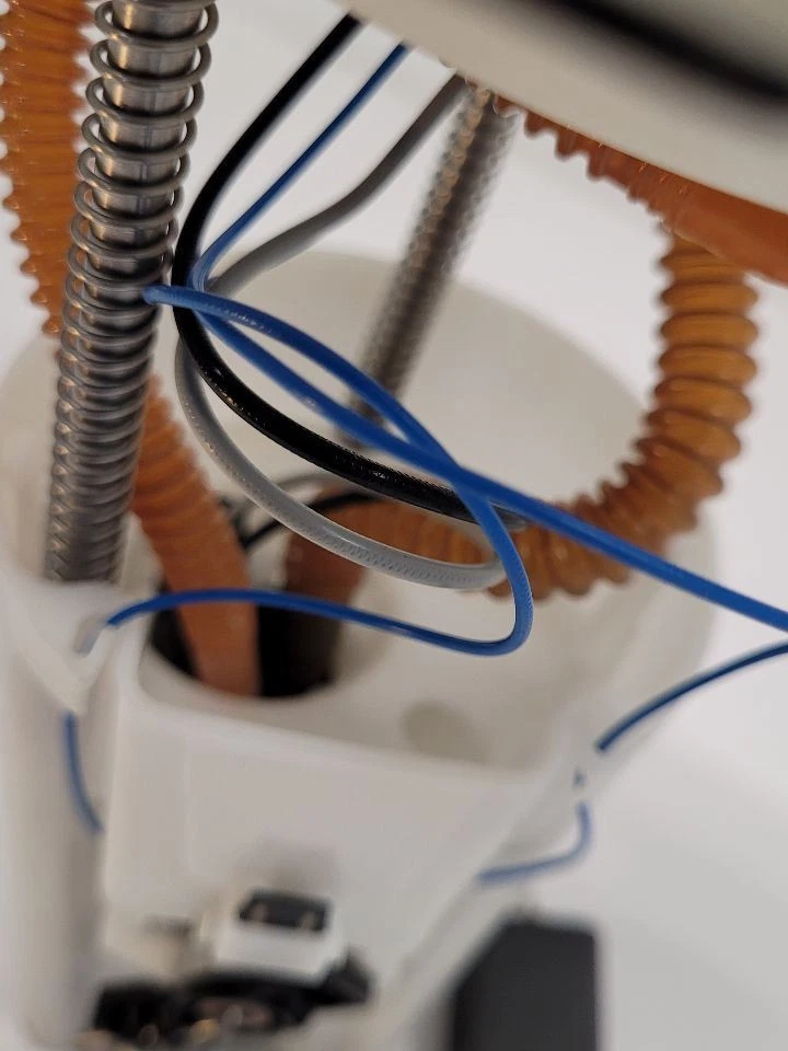 2004-2005 CHEVROLET CAVALIER 2.2L Fuel Pump Assembly 22674713 Foto 4 de 4