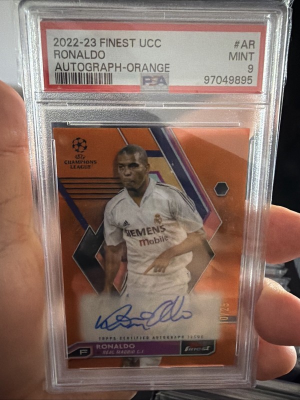 2022-23 Topps Finest UCC Ronaldo (R9) Auto Orange 10/25 PSA9