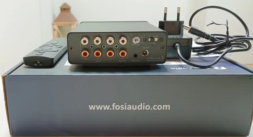 Fosi Audio P4 Mini Preamplificatore con 3 Ingressi RCA, 2 Uscite RCA e Subwoofer - Immagine 2 di 4