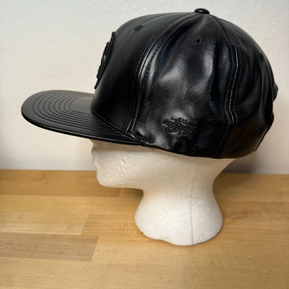 Gorra Stussy Capz Negra Ajustable Doble S Logo One Love Pegatina Cuero PU Foto 3 de 4