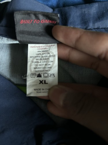 independent windbreaker - Picture 9 of 10