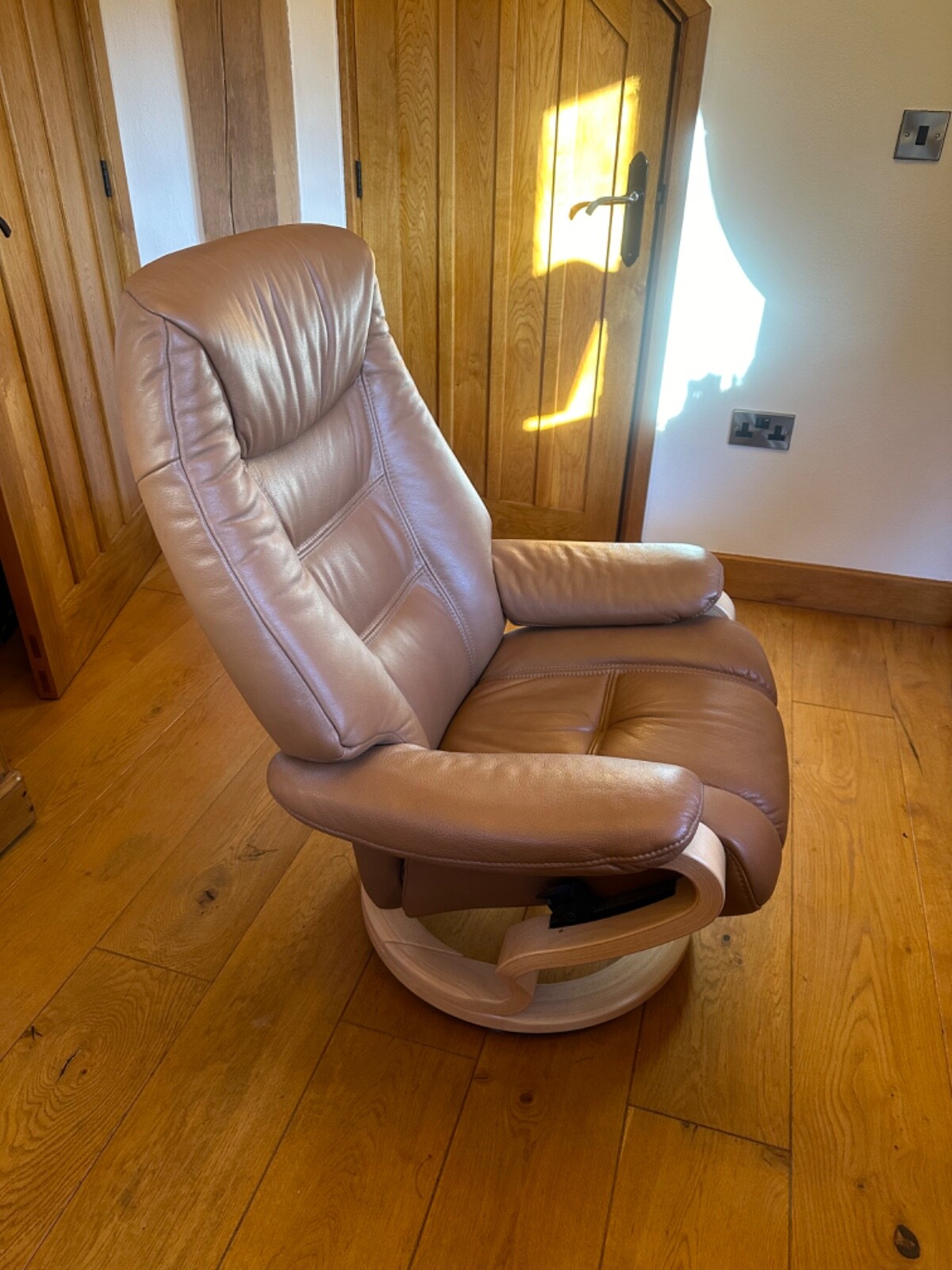 Himolla Corrib Zerostress medium recliner chair eBay