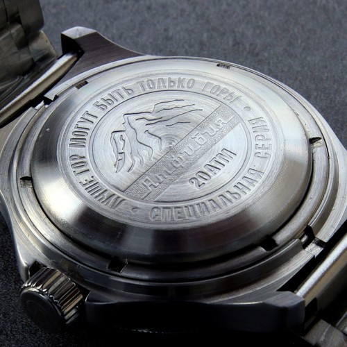Vostok Amphibia Full Lume 'Mount Elbrus' Russian Auto Dive Watch, New, UK seller - Picture 4 of 10