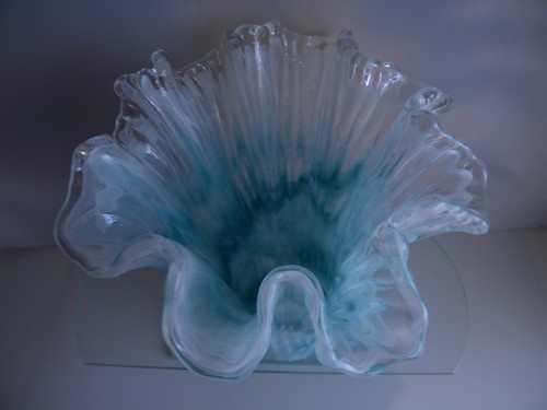 Jarrón de vidrio artístico Murano de colección parte superior con volantes blanco/azul azulado 11" de alto Italia - Imagen 9 de 12