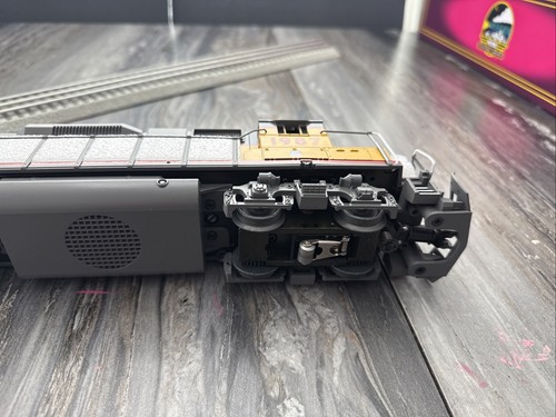 MTH 20-2188-1 Union Pacific EMD GP38-2 Diesel Locomotive Cab# 1987 / New .49 - Picture 11 of 12