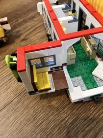 Lego 31052 Vacation Getaways Creator 3 In 1, RV Camper Boat Catamaran House