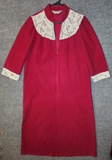 Vanity Fair Robe Polyester M Housecoat Red Half Zip Gown Lace Trim Vtg