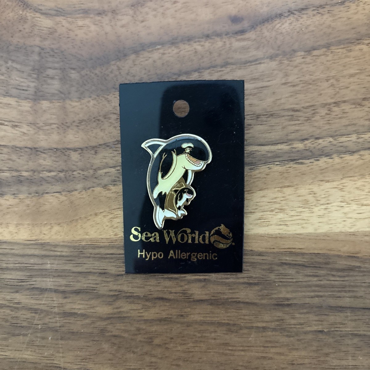 Vintage Sea World Shamu Enamel Pin & PVC Figure Souvenir Killer