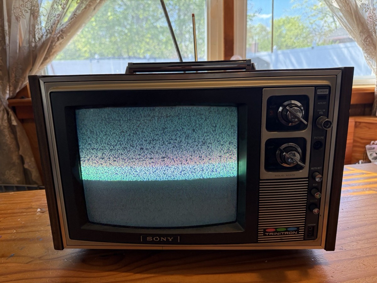 VINTAGE GAMING SONY TRINITRON KV-1214 UHF VHF 12” COLOR TV WOOD