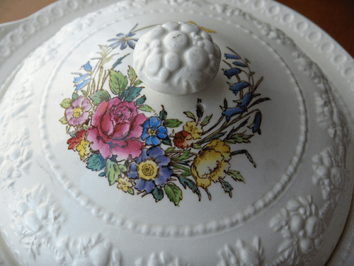 Wedgwood Tinturn covered casserole~Wellesley shape~Made in England-No Reserve! - Picture 2 of 7