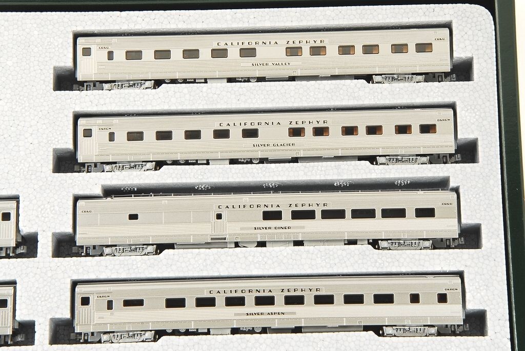 鉄道模型 California Zephyr 11 Car Set 106-055 KATO N-Scale 106-055 California Zephyr 11 Car Set With Display