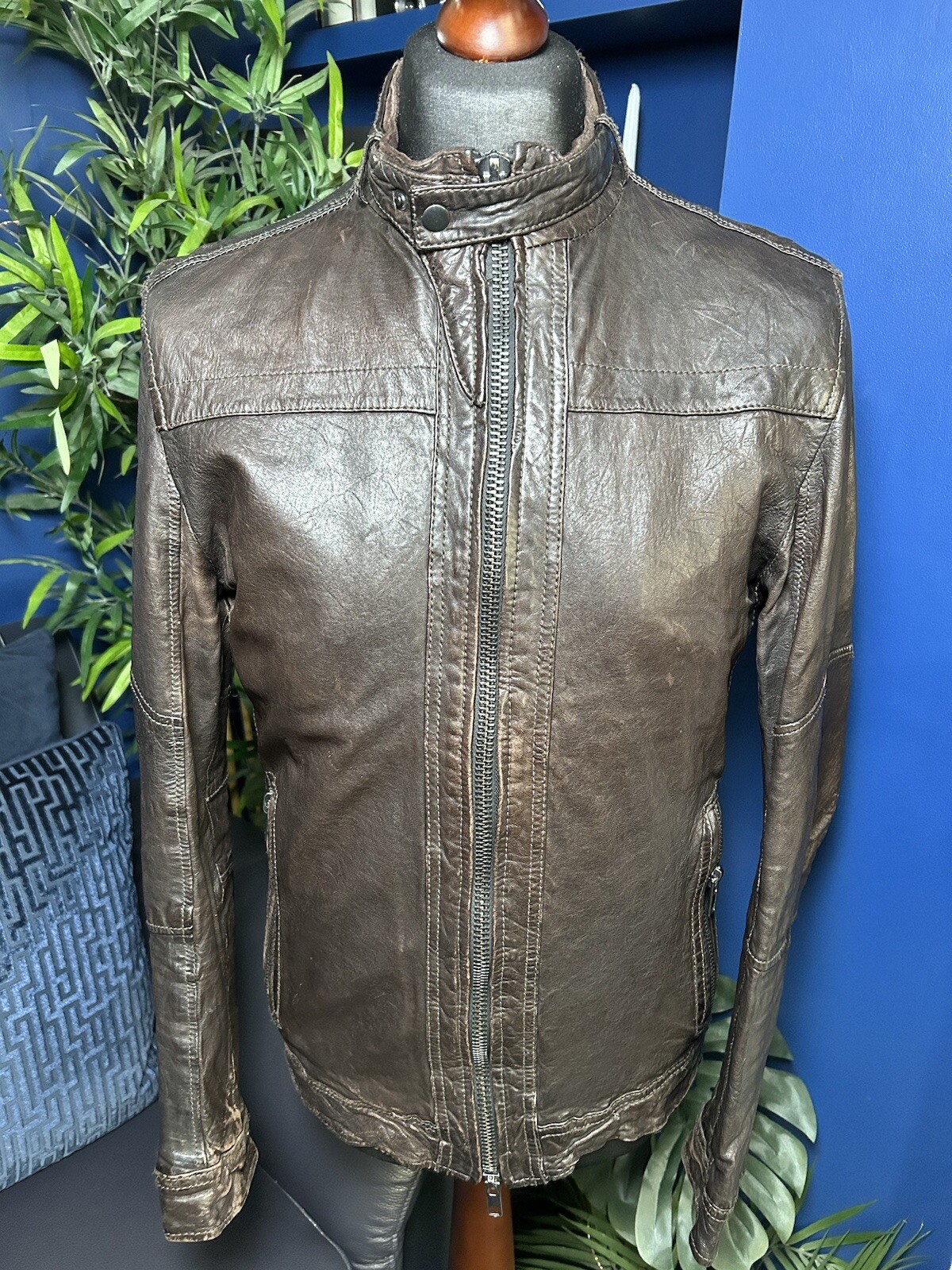 Picture 2 of 6