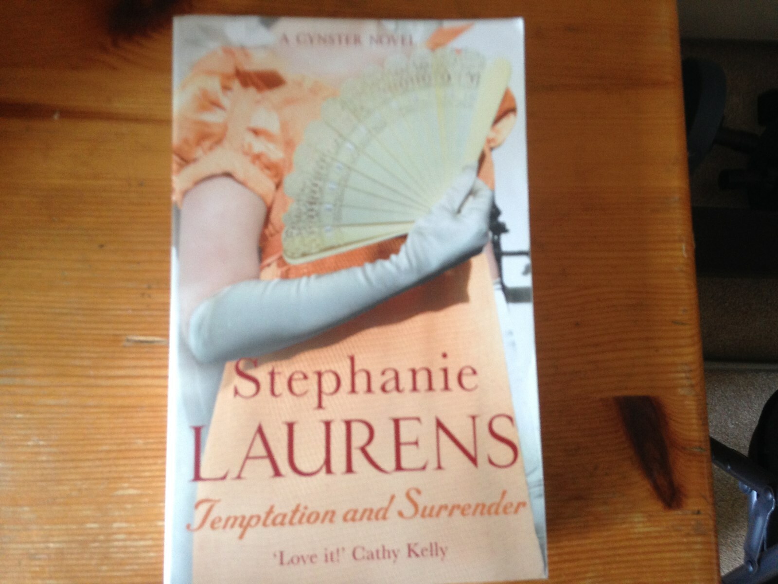 ROMANTIC NOVEL: TEMPTATION & SURRENDER! by STEPHANIE LAURENS! (Paperback) - USED