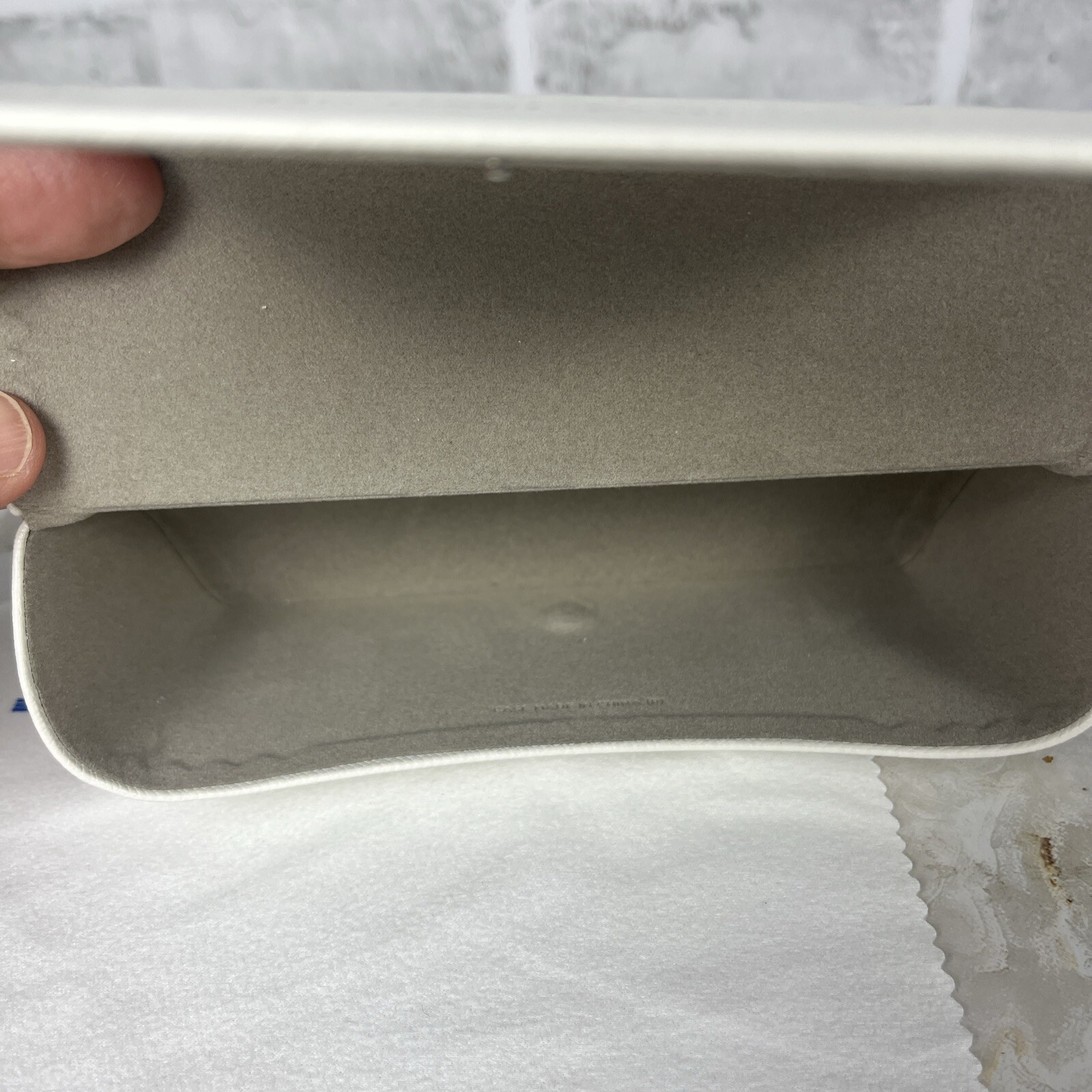 Michael Kors’s Authentic Glasses Case With Cleaning Towel thumbnail 3