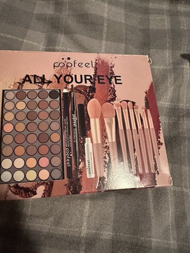 Popfeel All Your Eyes Eyeshadow Palette 40 Color Set - Picture 1 of 1