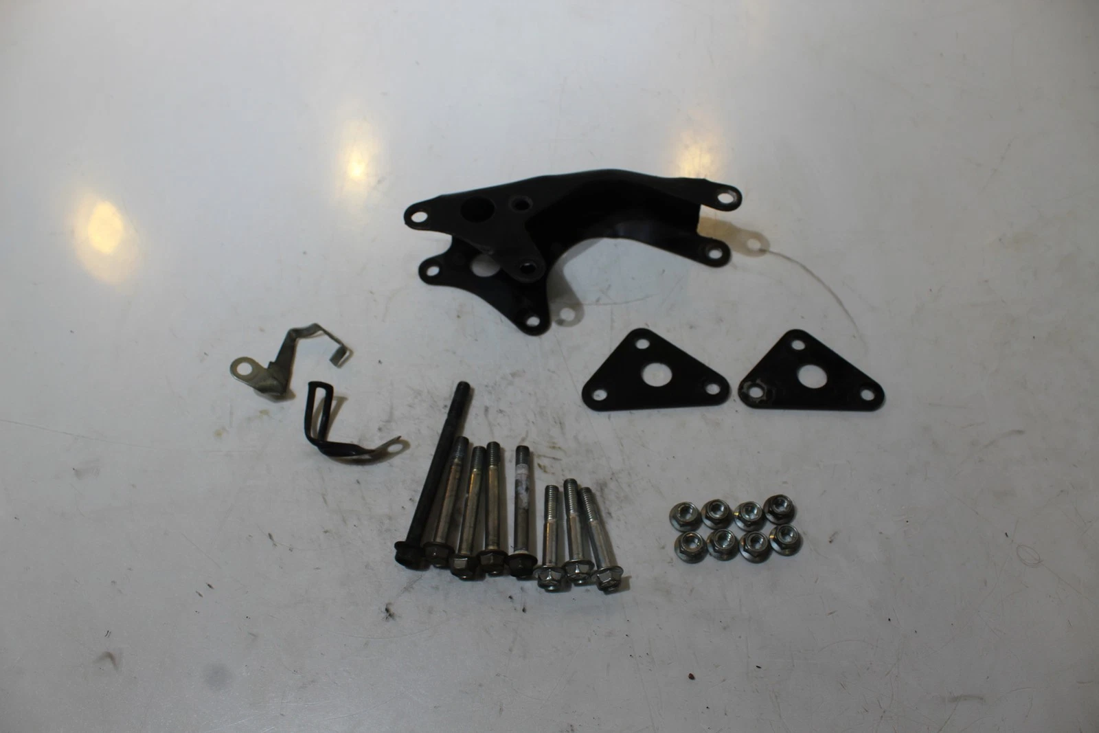 PLATE, MOUNT LOWER (BLACK)