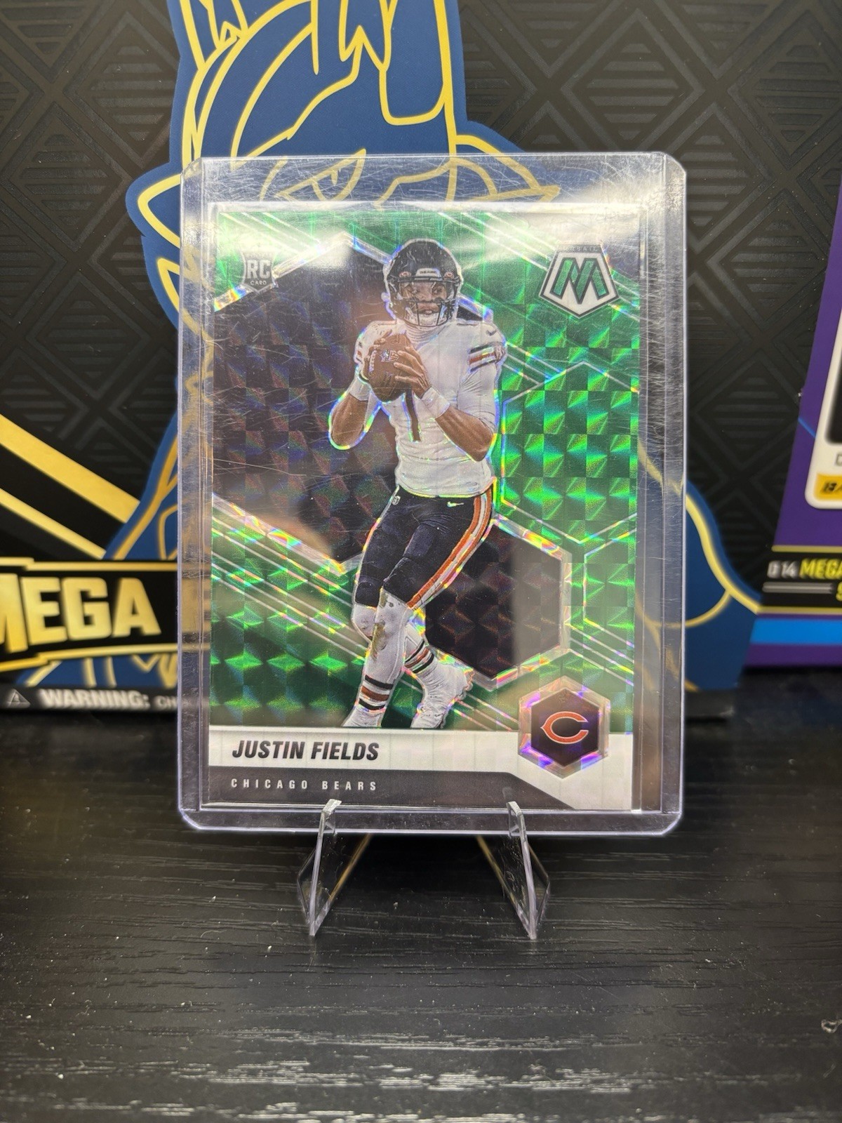 2021 Panini Mosaic - Rookies Justin Fields #304 Green Mosaic Prizm (RC)