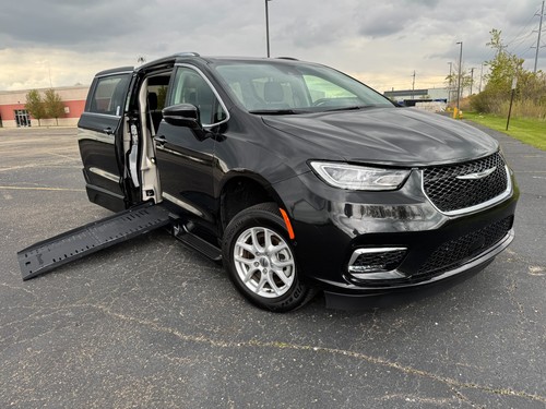 2021 Chrysler Pacifica TOURING L BRAUNABILITY HANDICAP WHEELCHAIR POWER FOLDOUT