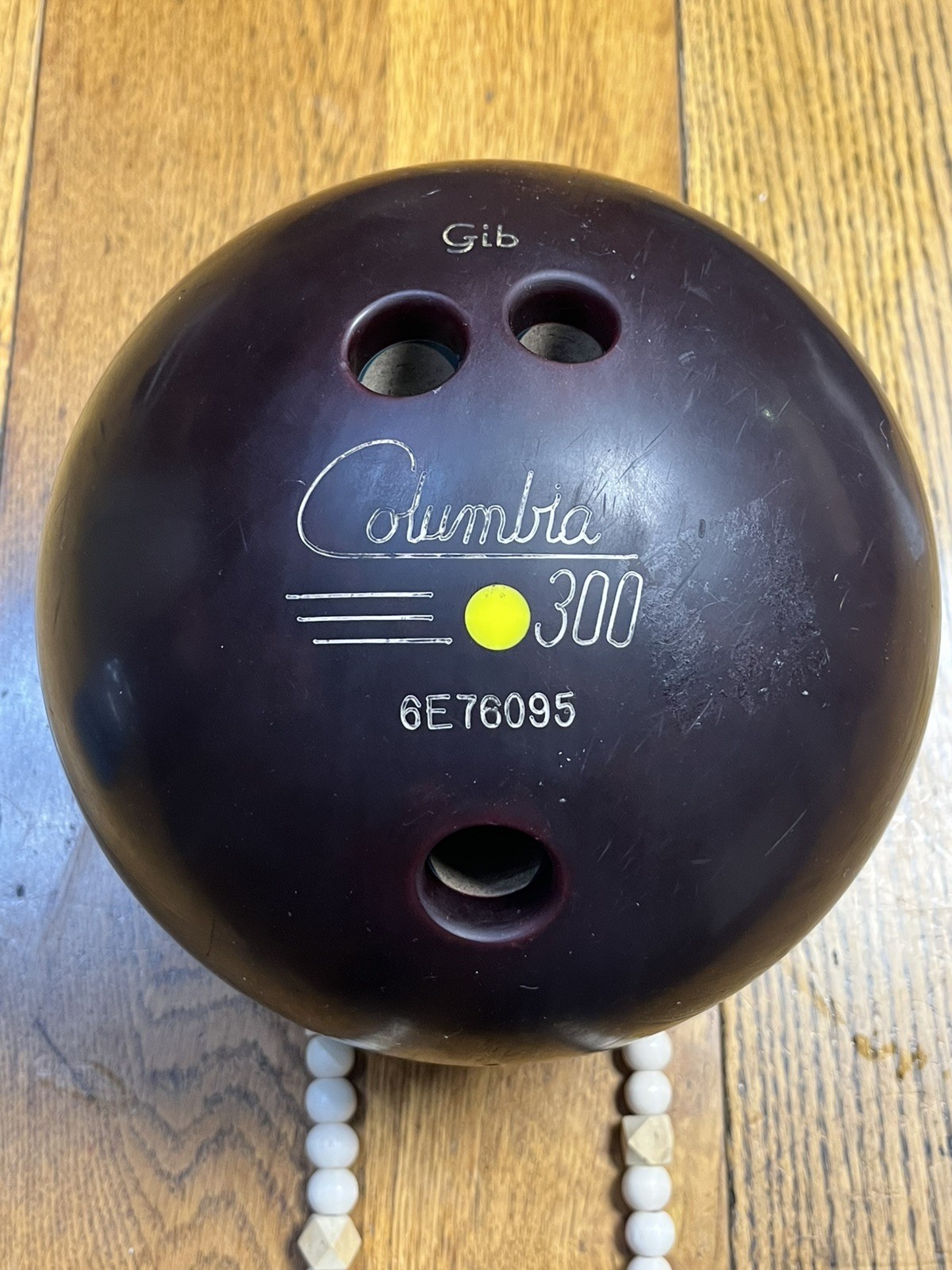Columbia 300 Yellow Dot VINTAGE Deep Maroon 15 pounds Bowlin