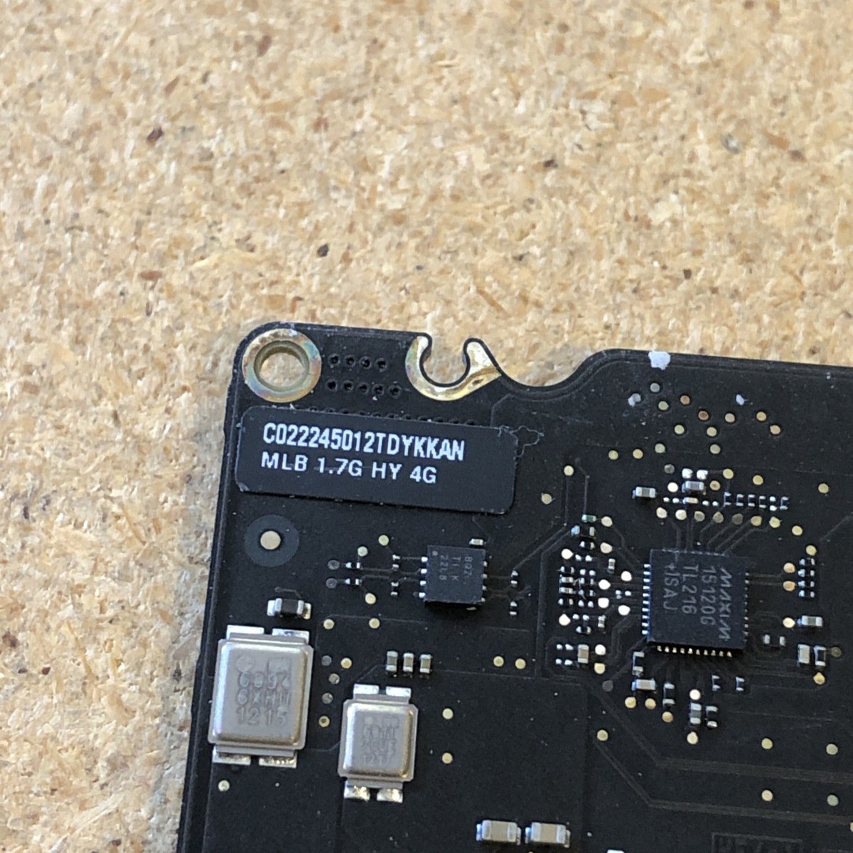 Apple MacBook Air A1465 1.7Ghz Motherboard (820-3208-A) for