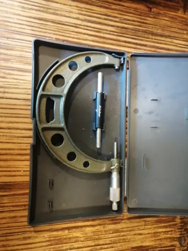 Mitutoyo 103-220 Outside Micrometer 5-6"-.0001" w/Storage Case