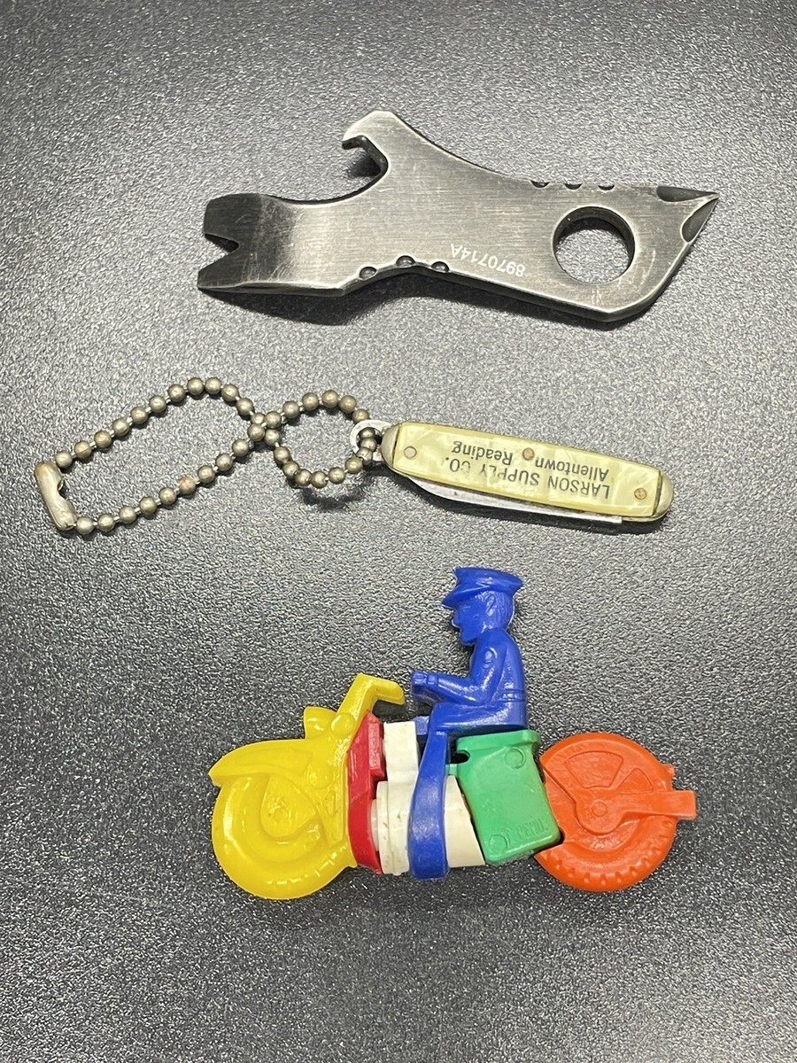 Vintage PLASTIC Take Apart HI WAY PATROL KEYCHAIN PUZZLE
