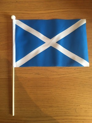 ST ANDREWS HELLBLAU 12er Pack mittelgroße Handfahnen 9'' x 6'' 22 cm x 15 cm FAHNE