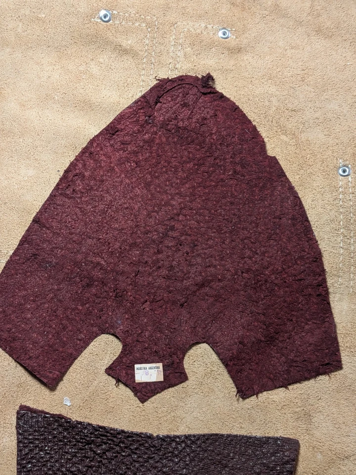 Corte de cuero de avestruz para bota de vaquero - Oculto exótico borgoña para hágalo usted mismo, correas de reloj Foto 3 de 4