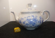 TRIPTIS (VEB) -  Porzellan - TEEKANNE -  weiß blau   Blumenmuster mit  Goldrand