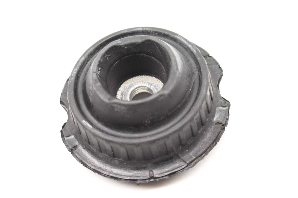 AUDI A8 1997-2002 - Montaje de puntal de goma delantero / Buje 4D0412377F Foto 2 de 4