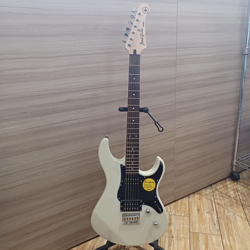 YAMAHA PAC120H electric guitar