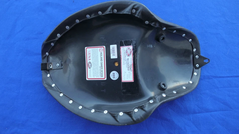 Asiento individual RSD Tracker Boss Harley FXST/FLST con kit de guardabarros RSD SOLO 2000-2017 Foto 4 de 4