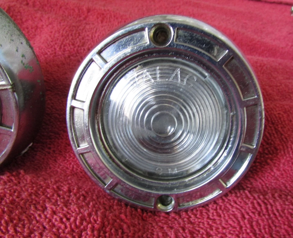 Plymouth Valiant 1960, Backup Lights with bulbs, in good condition. - Imagem 3 de 4