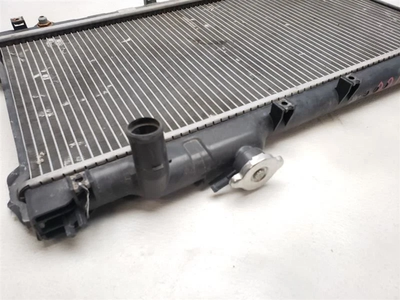 Radiador 90-97 Mazda MX-5 Miata OEM BPE815200 Foto 2 de 4