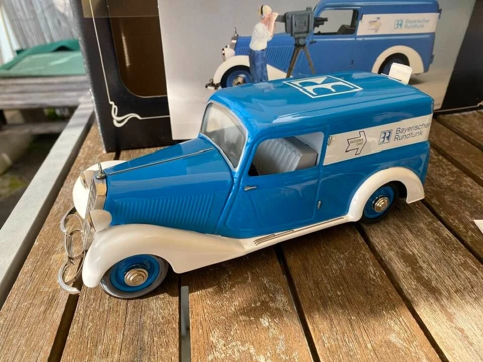 Mercedes-Benz L3500 LKW Gedeckter Pritschenwagen 1951 Resedagrün 1/18 Schuco 450050100 Mercedes-Benz L3500 LKW Gedeckter Pritschenwagen 1951 Resedagrün 1/18 Schuco 450050100