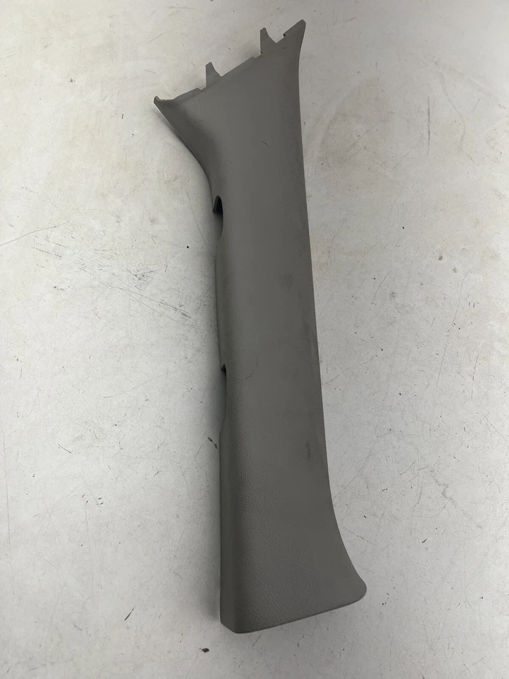 Nissan NV 2500 2015-2020 panel de ajuste de pilar delantero derecho OEM. Foto 3 de 4