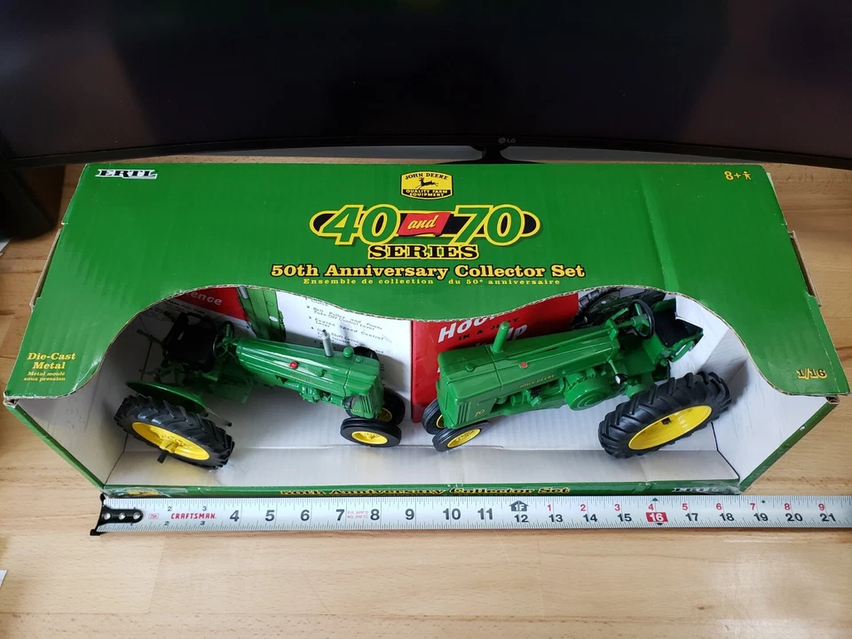 Ertl John Deere 40 and 70 Tractors 50th Anniversary Collector Set Diecast 1:16 - Image 3 of 4