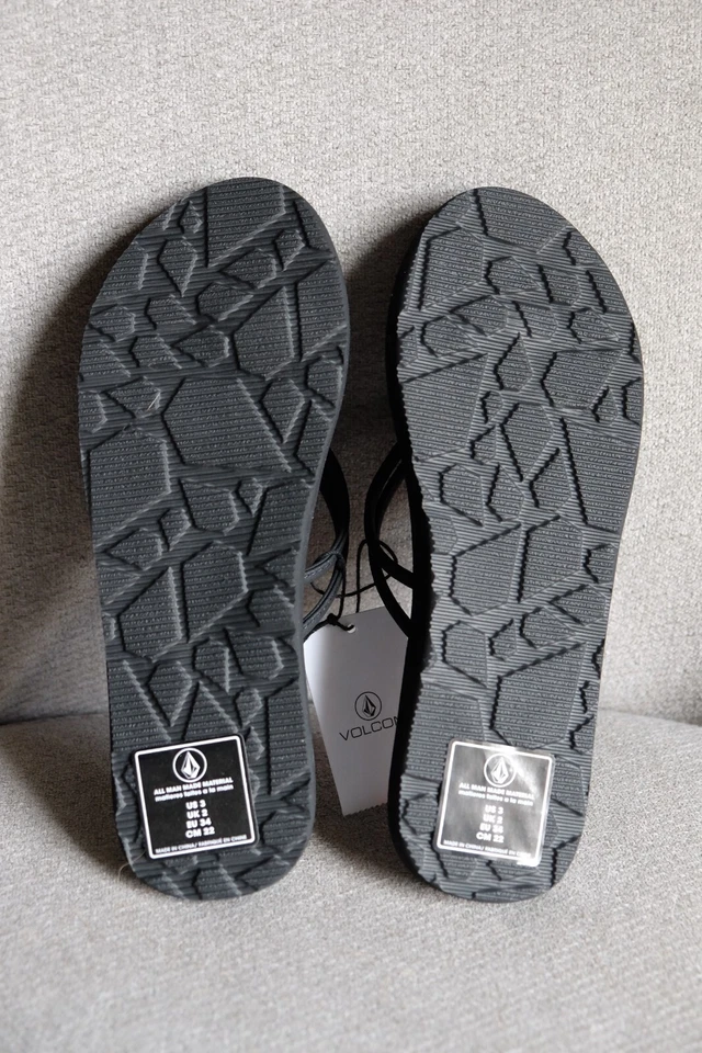 Brand new with tags - Volcom girls US size 3 black flip flop sandals  - Image 2 of 3
