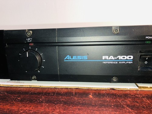 Alesis RA-100 100 W/4-Ohm 75 W/8 Ohm Amplificatore di riferimento PA montato su rack amplificatore - Foto 3 di 13