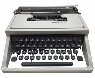 Olivetti Lettera 31 Vintage Manual Typewriter Gray Made In Spain QWERTY Keyboard