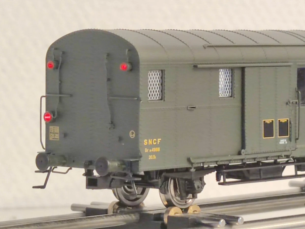 Voiture postale PA UIC, livrée jaune, SNCF - LSMODELS 40428 - HO 1/87