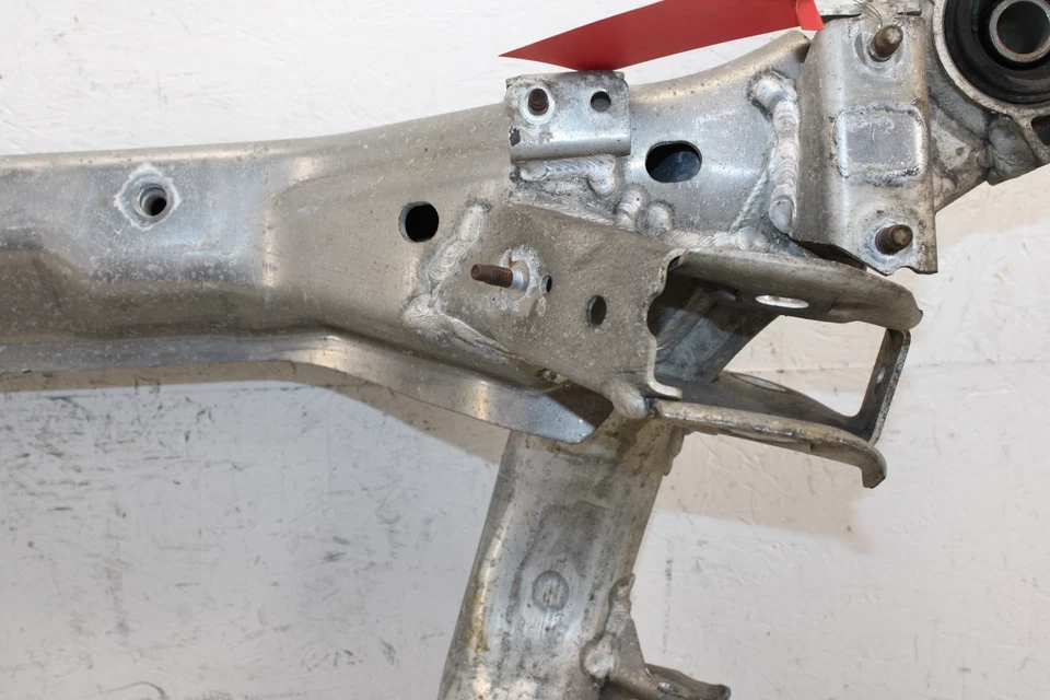 Submarco trasero Infiniti G35 2003-2007 cupé travesaño OEM MQ13 Foto 3 de 4