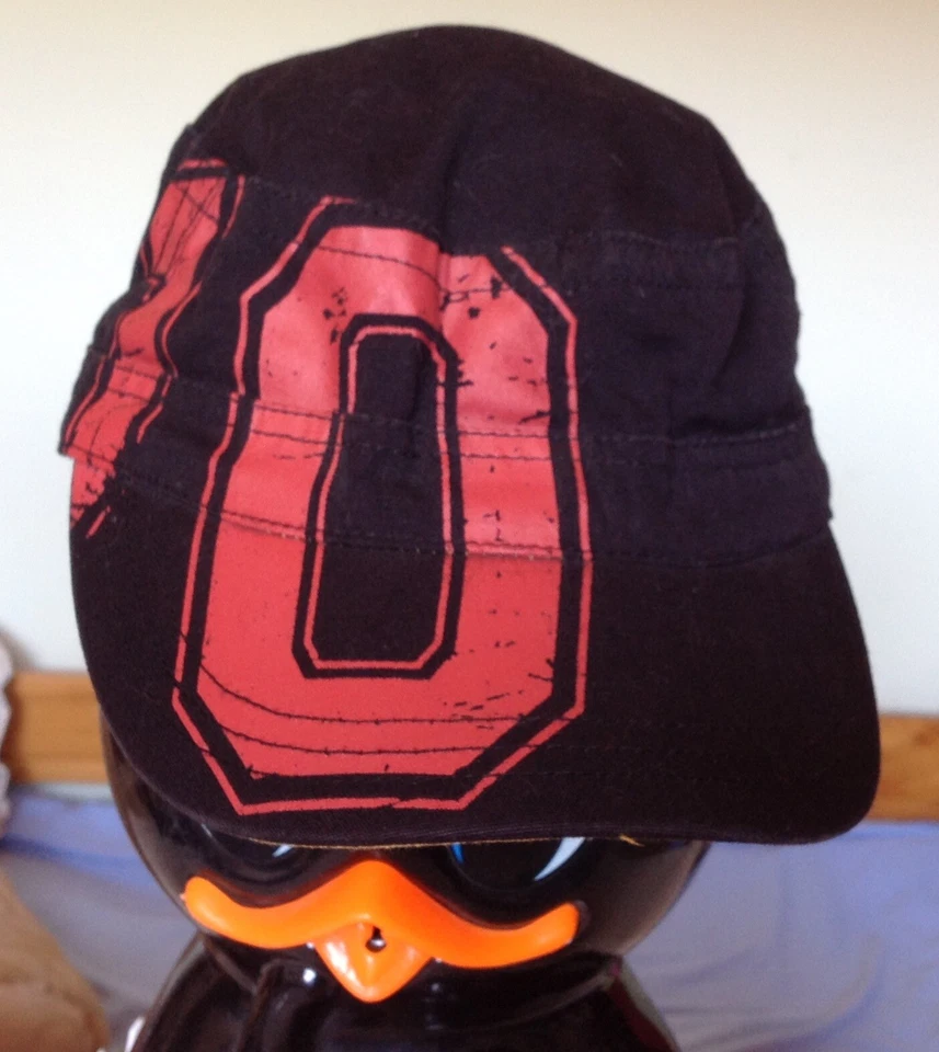 CASQUETTE FEMME DIVIDED "H & M 10"  100% COTON - NOIR/ROUGE - TAILLE S/M  - Photo 2/4