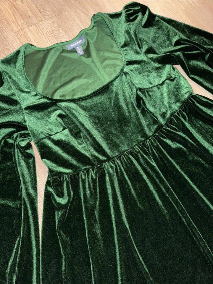 Vestido Babydoll ModCloth Terciopelo Verde Esmeralda Vacaciones Manga Campana Talla Mediana Usado en Excelente Condición Foto 3 de 4