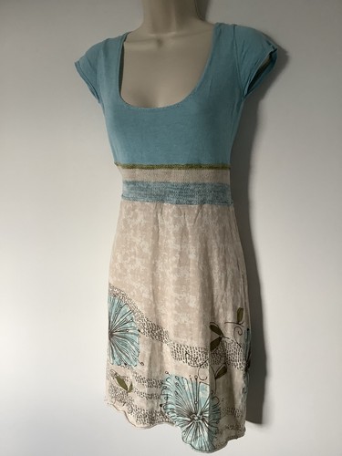 Blue Beige Floral Sketch Design 