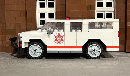 Custom LEGO Police/Sheriff's Dept SUV with 2 Minifgs & Accessories (Lot 1049) - Picture 2 of 5