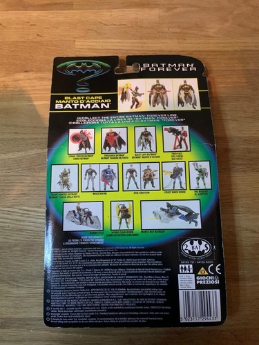 KENNER DC Comics BATMAN FOREVER Movie Blast Cape Carded Action Figure 1995 - Picture 4 of 5